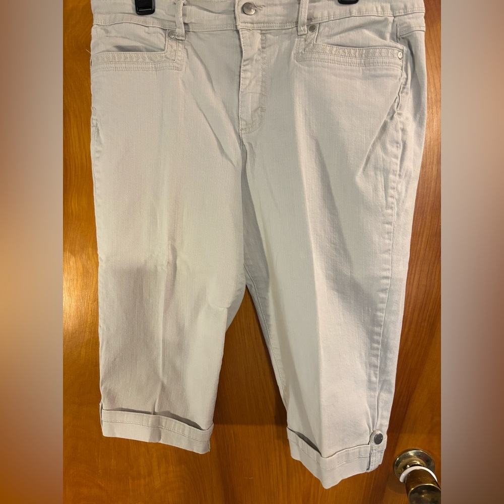 Gloria Vanderbilt khaki skimmer jean capris